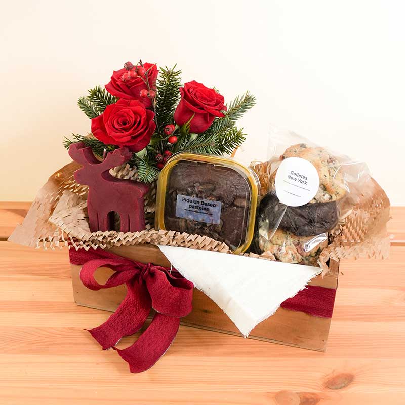 caja navideña con vela, flores y galletas estilo ny 