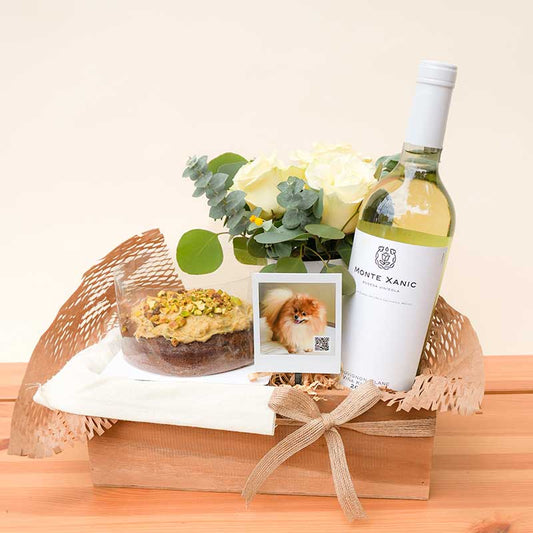 caja de regalo con pastel, vino y foto personalizada para envío a domicilio