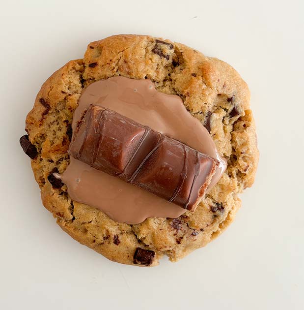 Galletas estilo NY - Rellena y coronada de Kinder bueno