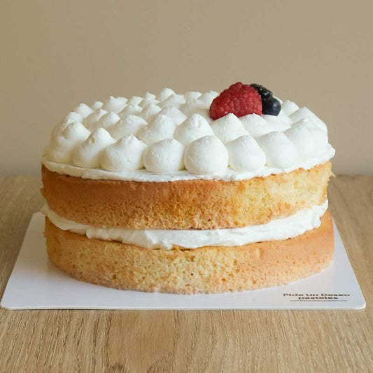 Pastel de 3 leches y moras con exquisita crema - 8 a 10 porciones