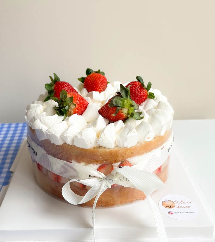 Pastel de fresas estilo Nude - 10 personas