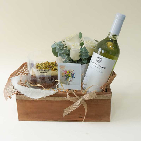 Regalo de vino, flores,  pastel y foto personalizada